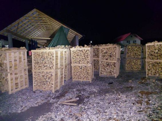 Incendiu de amploare la o hala de prelucrare a lemnului | imaginea 1