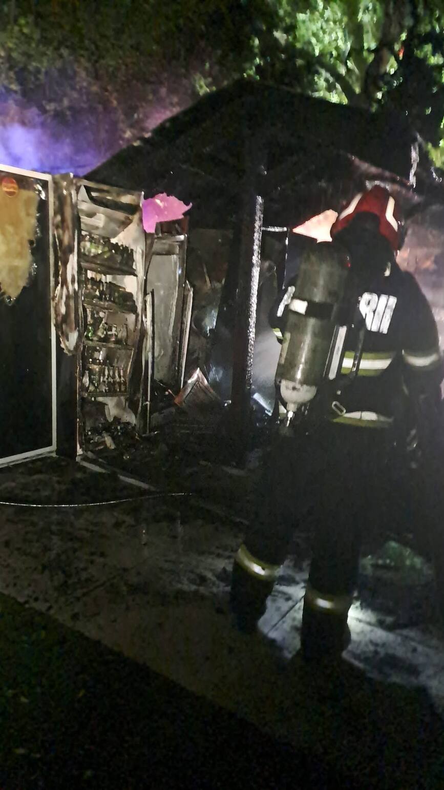 Incendiu in toiul noptii la terasa unui restaurant din Oradea | imaginea 2