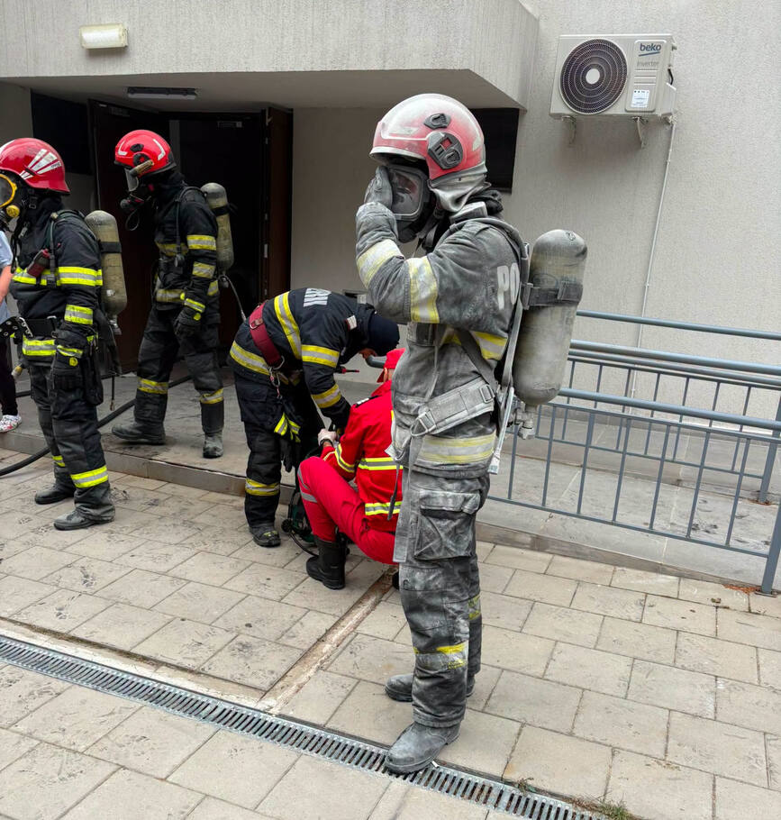 Incendiu izbucnit la subsolul unui centru de plasament | imaginea 1