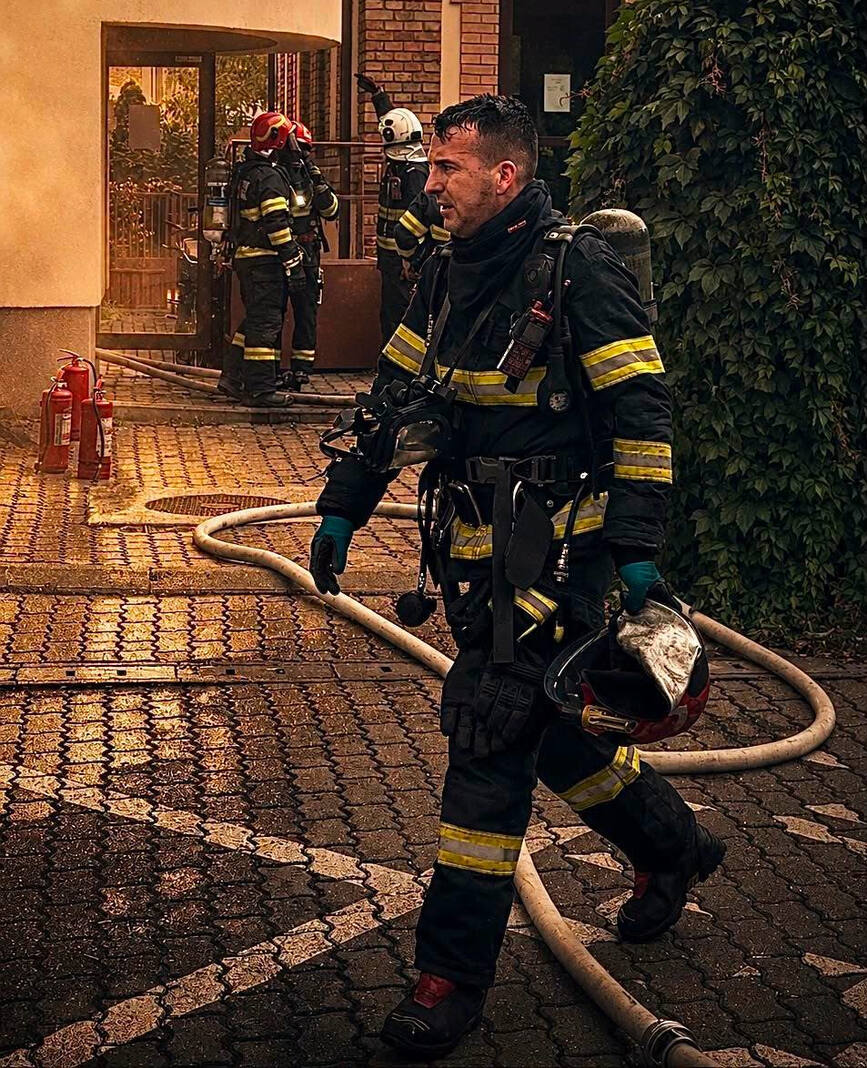Panica intr o cladire din Timisoara  Fum gros si alerta maxima | imaginea 1