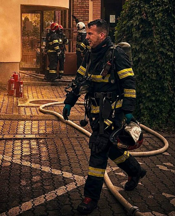 Panica intr o cladire din Timisoara  Fum gros si alerta maxima | imaginea 1