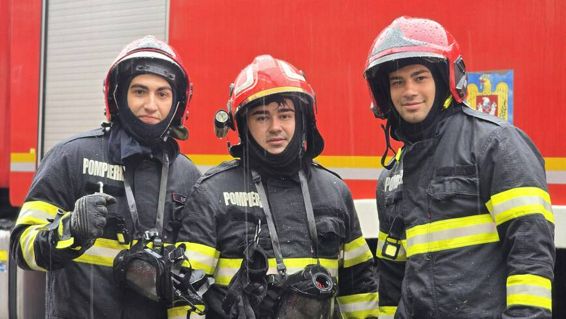 Chipul curajului  Pompierii care au infruntat 15 ore de foc | imaginea 1