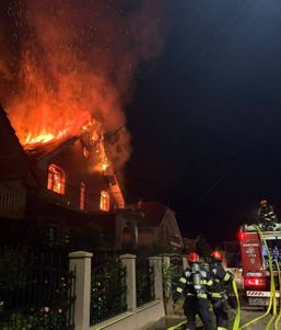 Incendiu de amploare  in miez de noapte | imaginea 1