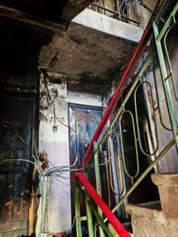 Incendiu devastator  Doua persoane la spital si 34 de oameni evacuati | imaginea 1