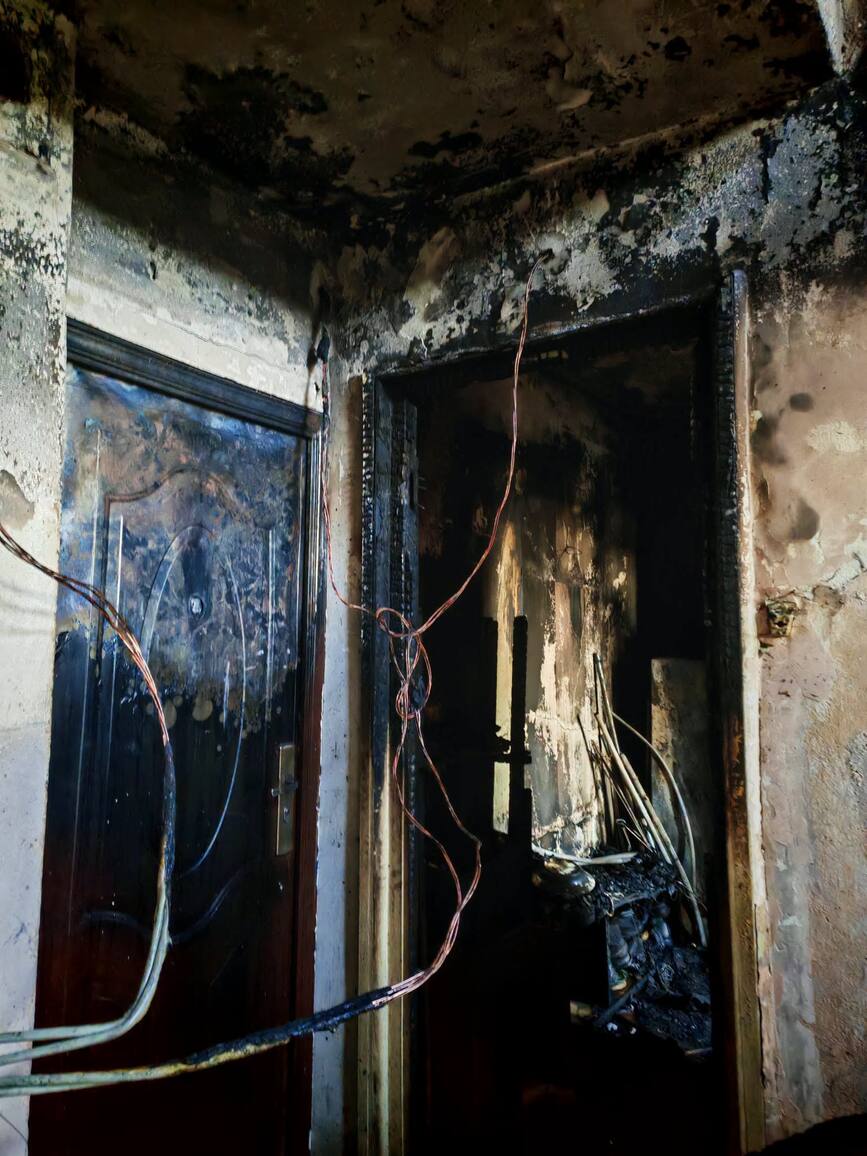 Incendiu devastator Doua persoane la spital si 34 de oameni evacuati | imaginea 2