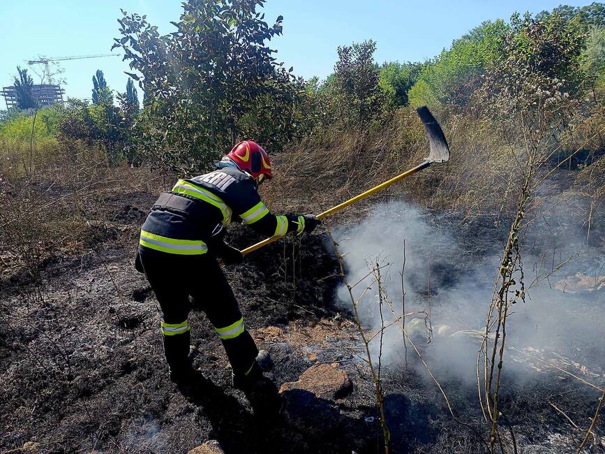 Infern in Giurgiu  Calea ferata si zeci de case  salvate la limita | imaginea 1