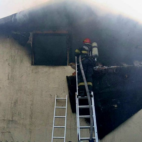 Interventie contra cronometru  Pompierii au salvat o locuinta | imaginea 1