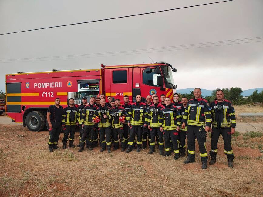 Noapte de foc in Grecia  Incendiu de vegetatie si fond forestier | imaginea 1