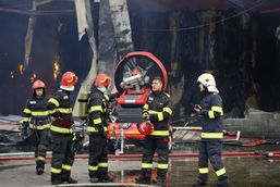 Interventie maraton  Fabrica de celuloza  mistuita de un incendiu violent | imaginea 1