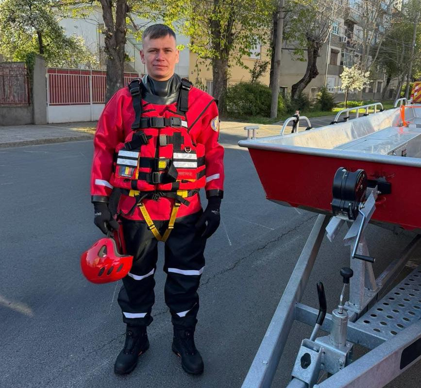 Pompier te nasti  Soldatul Robert Viorel Lungu  tanarul care a ales sa intre in foc pentru a salva o viata | imaginea 1