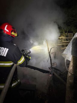 Pompierii din Dorohoi au salvat o casa in ultima clipa | imaginea 1