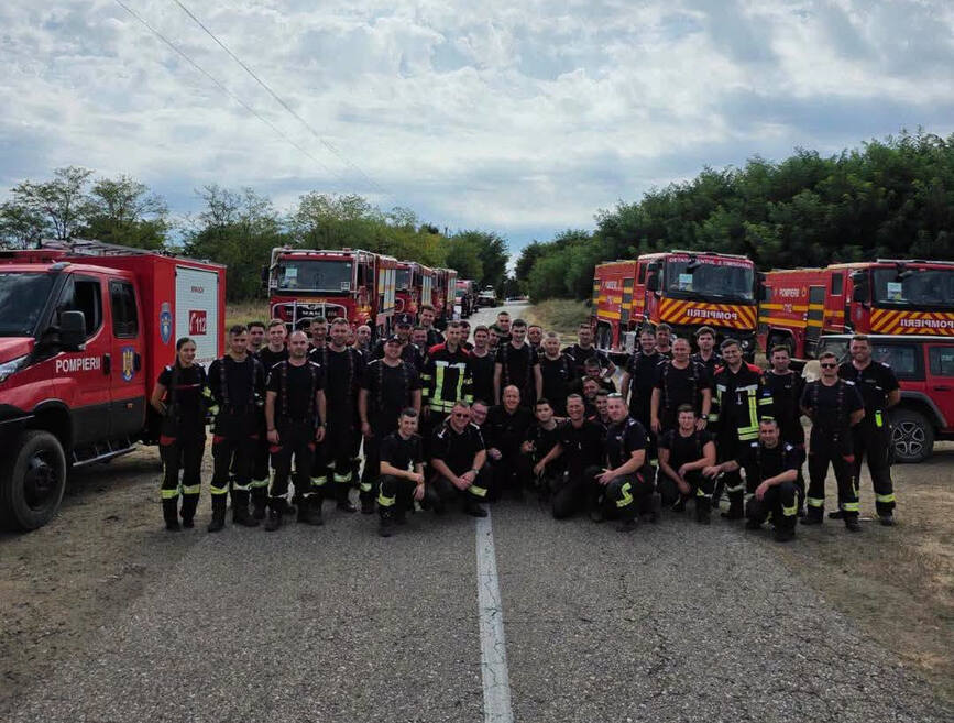 Pompierii din Timis  scut in calea incendiilor din Serbia | imaginea 1