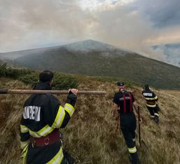 Prahova sub asediul flacarilor  Incendii violente de vegetatie | imaginea 1