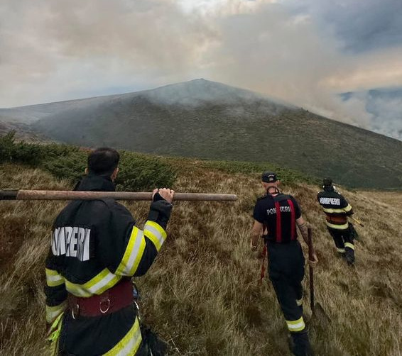Prahova sub asediul flacarilor  Incendii violente de vegetatie | imaginea 1