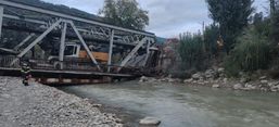 Trafic deviat  Un pod de fier s a deteriorat | imaginea 1