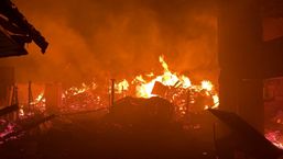 Un weekend fierbinte  Zeci de incendii  sute de hectare afectate | imaginea 1