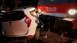 Accident feroviar  7 persoane aflate intr o masina implicata in coliziune | imaginea 1
