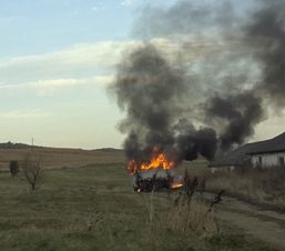 Incendiere intentionata  Autoutilitara in flacari | imaginea 1