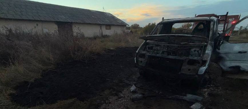 Incendiere intentionata  Autoutilitara in flacari | imaginea 2