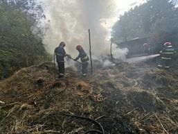 O singura scanteie  pagube uriase  Incendiu de furaje | imaginea 1