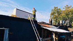 Un scurtcircuit a provocat un incendiu devastator | imaginea 1