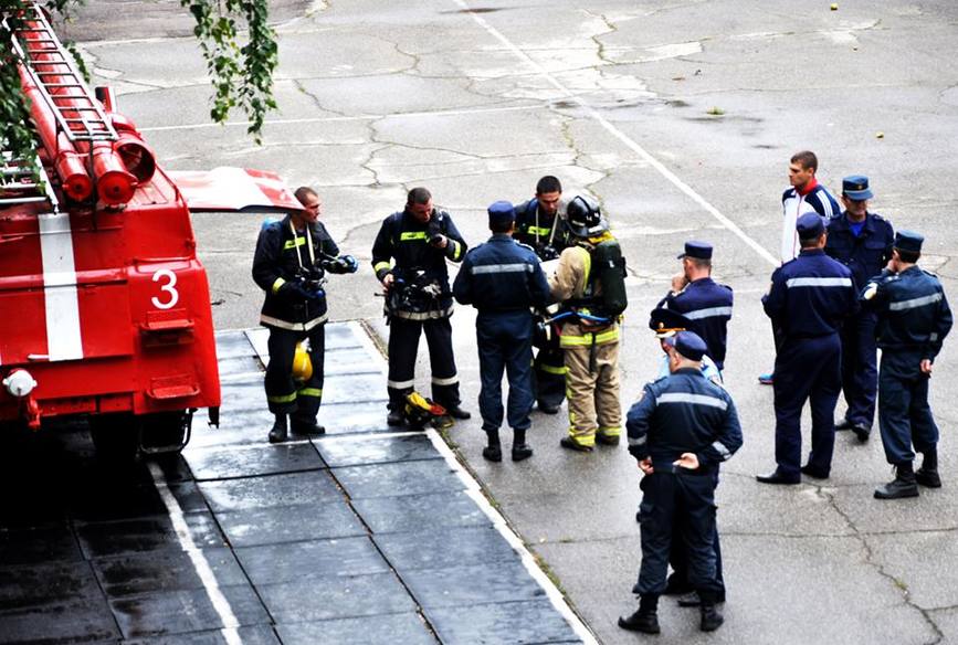 Competitii intre echipele Serviciului de protectie impotriva gazelor si fumului | imaginea 1