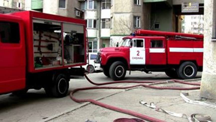 Incendiu pe strada Ismail din capitala | imaginea 1