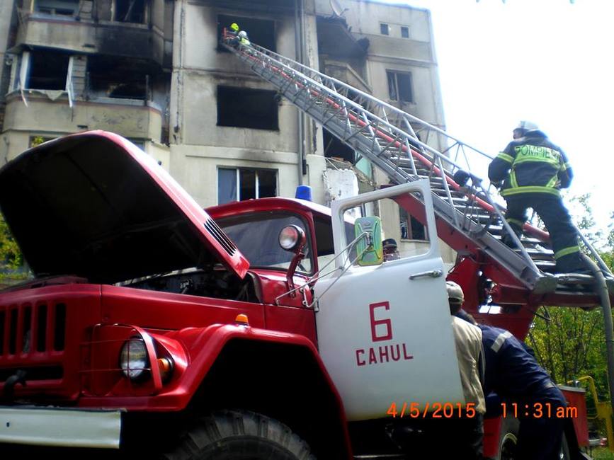 Explozie in Cantemir  20 de pompieri implicati in actiunile de lichidare a consecintelor | imaginea 2