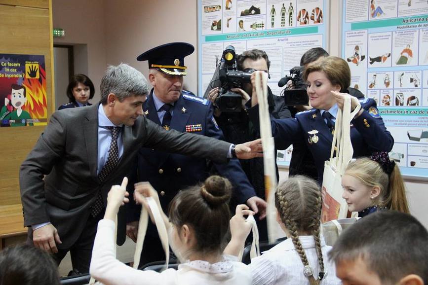 Vizita Ministrului Afacerilor Interne in cadrul Serviciului Situatii Exceptionale | imaginea 1