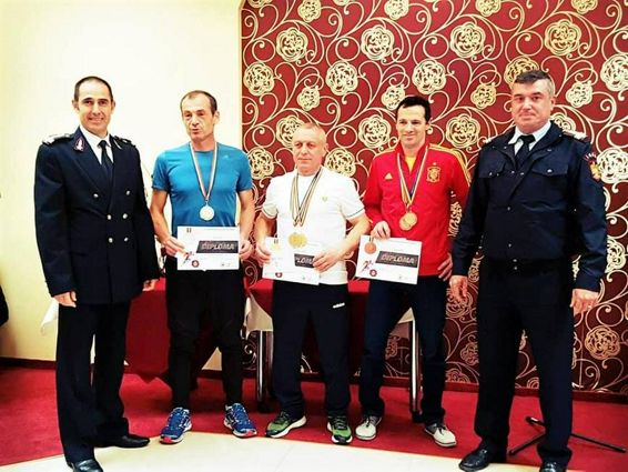 Pompier sucevean medaliat la Campionatul de Atletism si Cros Cupa Asociatiei Sportive a Pompierilor din Romania | imaginea 1