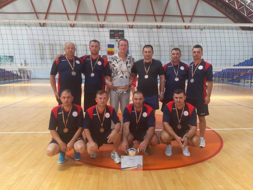 Rezultat exceptional al echipei de volei a ISU ARAD | imaginea 1