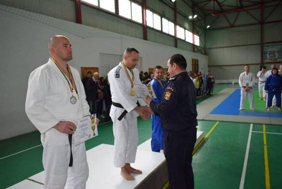 Pompierii argeseni  pe podium la finalul Campionatului National de Judo al MAI | imaginea 1