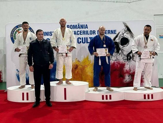 Triplu campion   Felicitari  Mihai Avram | imaginea 1