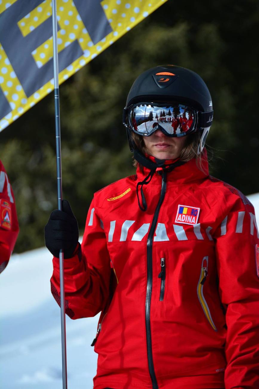 Femeia salvamontist  salvator din pestera  paramedic  instructor formator  viitoare mama si  uneori  pansament pentru sufletul celor aflati in suferinta | imaginea 2