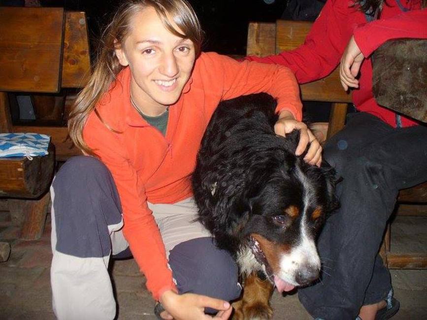 Femeia salvamontist  salvator din pestera  paramedic  instructor formator  viitoare mama si  uneori  pansament pentru sufletul celor aflati in suferinta | imaginea 3