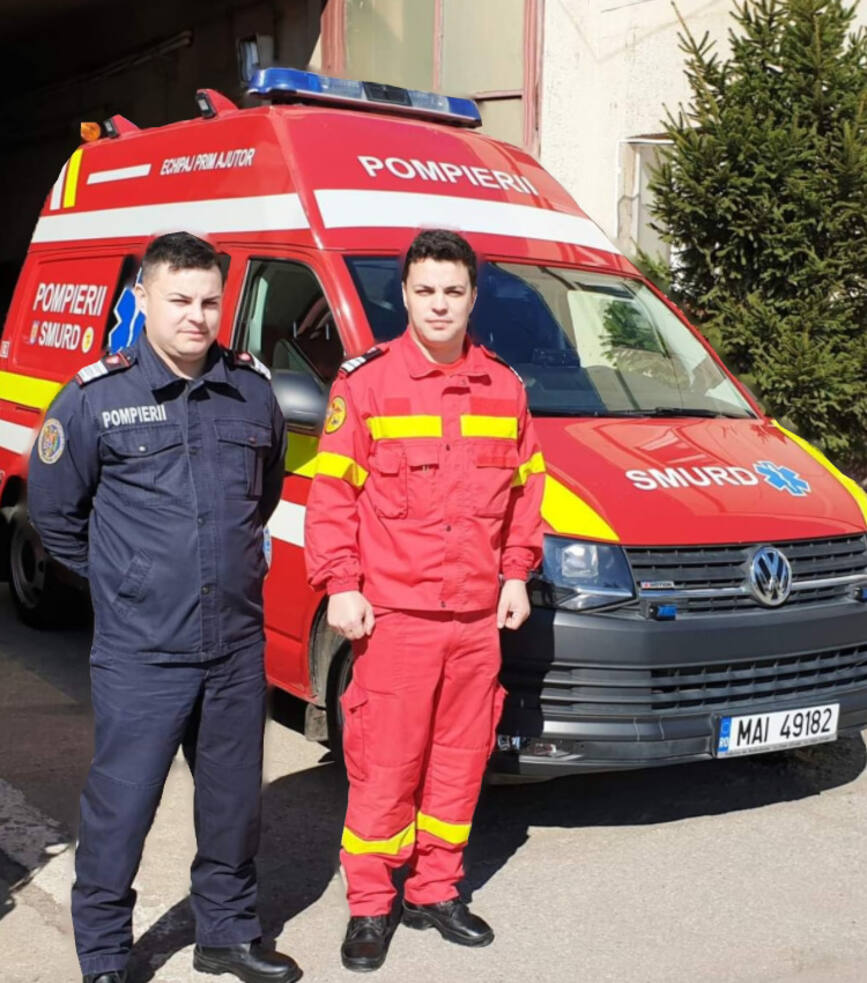 Șovar Iulian (paramedic) și Șovar Alin (uniformă de serviciu)