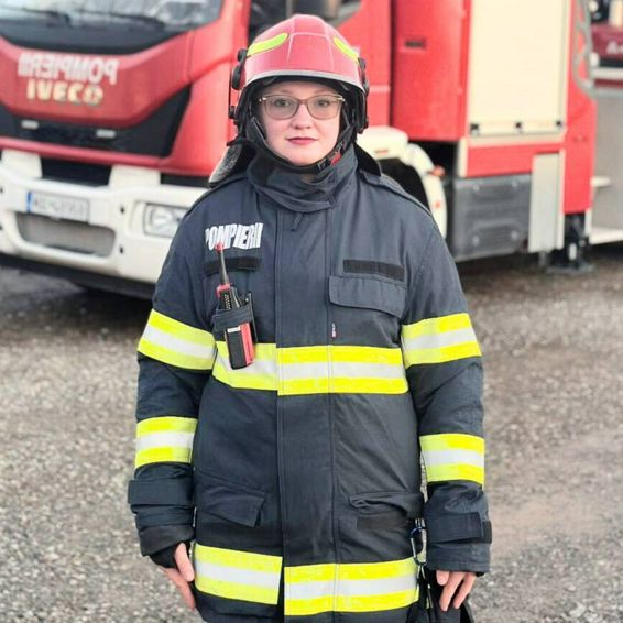 Portret de Pompier   Sergent major Ana Achim | imaginea 1