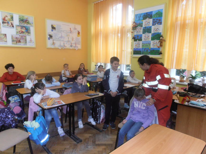 Lectii despre siguranta si masuri de prim ajutor pentru elevii din Giroc Chisoda si Timisoara | imaginea 1