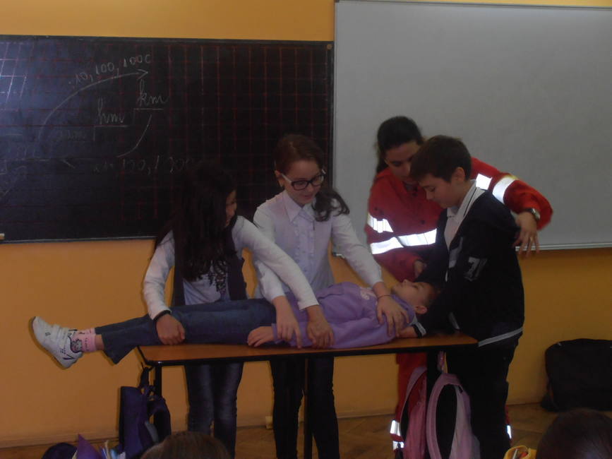 Lectii despre siguranta si masuri de prim ajutor pentru elevii din Giroc Chisoda si Timisoara | imaginea 2