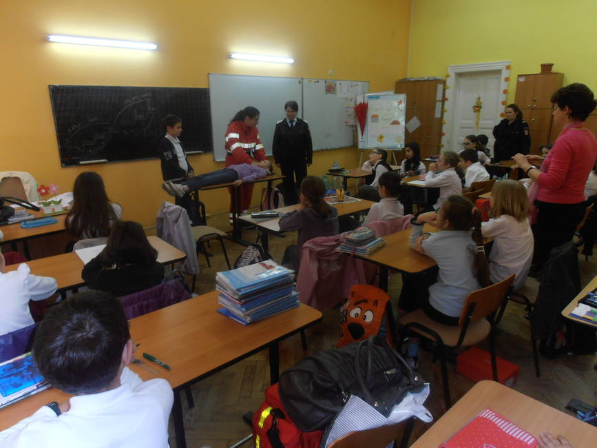 Lectii despre siguranta si masuri de prim ajutor pentru elevii din Giroc Chisoda si Timisoara | imaginea 3