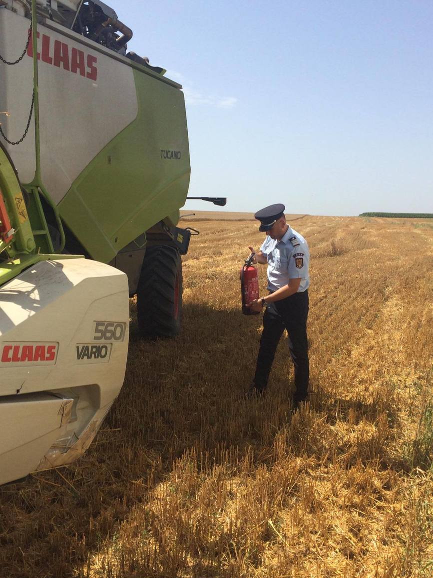 Pompierii continua verificarile la operatorii economici din domeniul agricol | imaginea 2