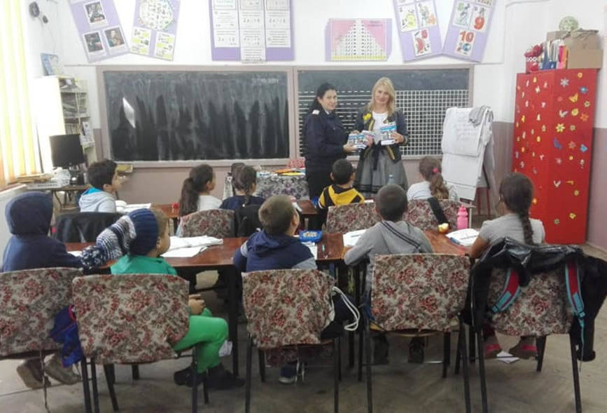Actiuni de informare preventiva desfasurate de ISU Mehedinti in sase localitati | imaginea 1