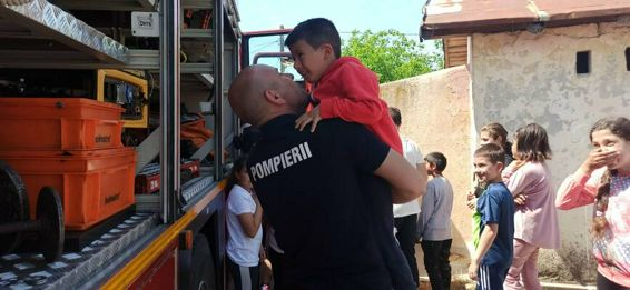 Exercitii de evacuare in caz de incendiu la scolile teleormanene | imaginea 1