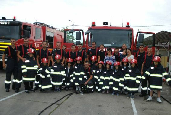 Detasamentul de Pompieri Calarasi a primit cu bucurie vizita prichindeilor | imaginea 1