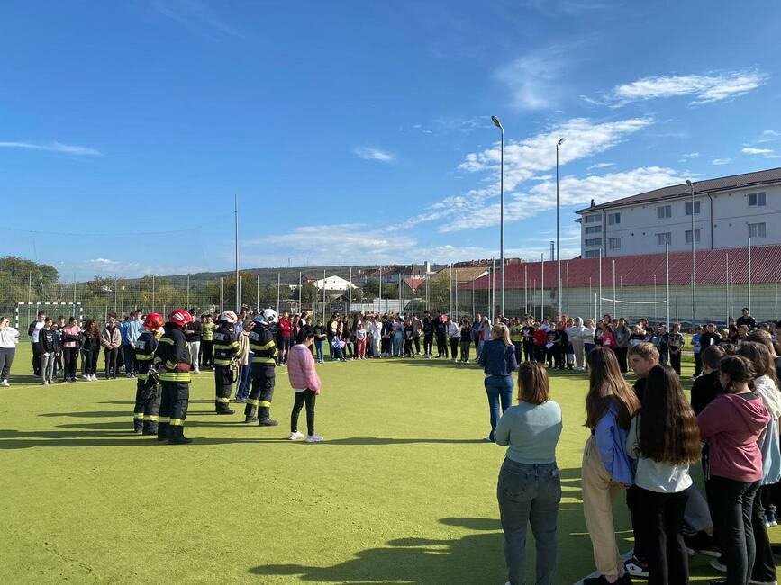 Exercitii de evacuare in caz de cutremur | imaginea 1