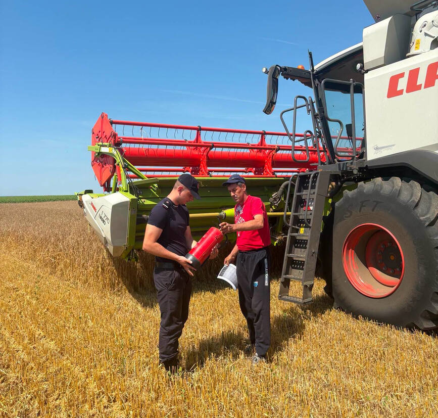 Agricultorii  in atentia pompierilor militari teleormaneni | imaginea 1