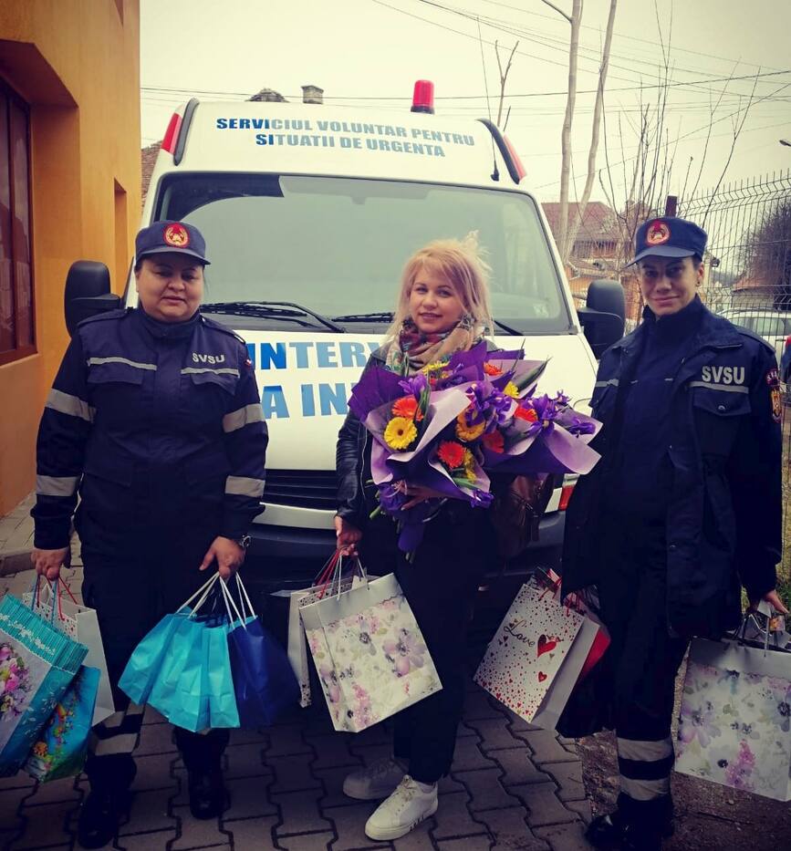 Voluntarii SVSU Bistrita s au alaturat campaniei  Fa o mama fericita de 8 Martie | imaginea 1