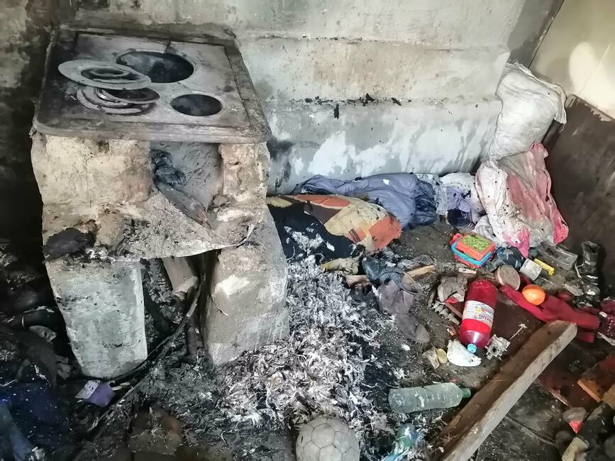 Bebelus decedat din cauza fumului inhalat in incendiul de locuinta | imaginea 1
