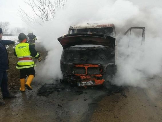 Interventie a SVSU Icusesti la un incendiu de masina | imaginea 1