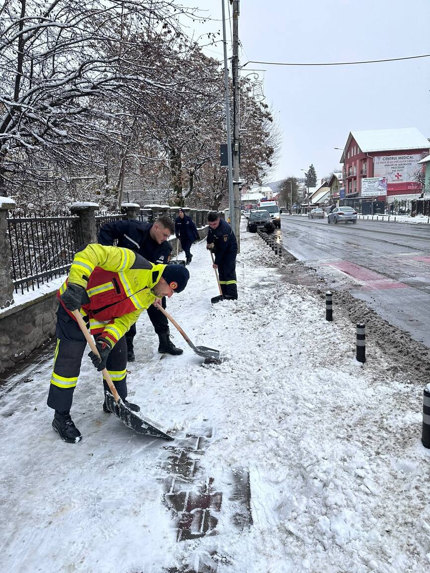 Interventii ale voluntarilor SVSU Bistrita in sprijinul comunitatii | imaginea 1